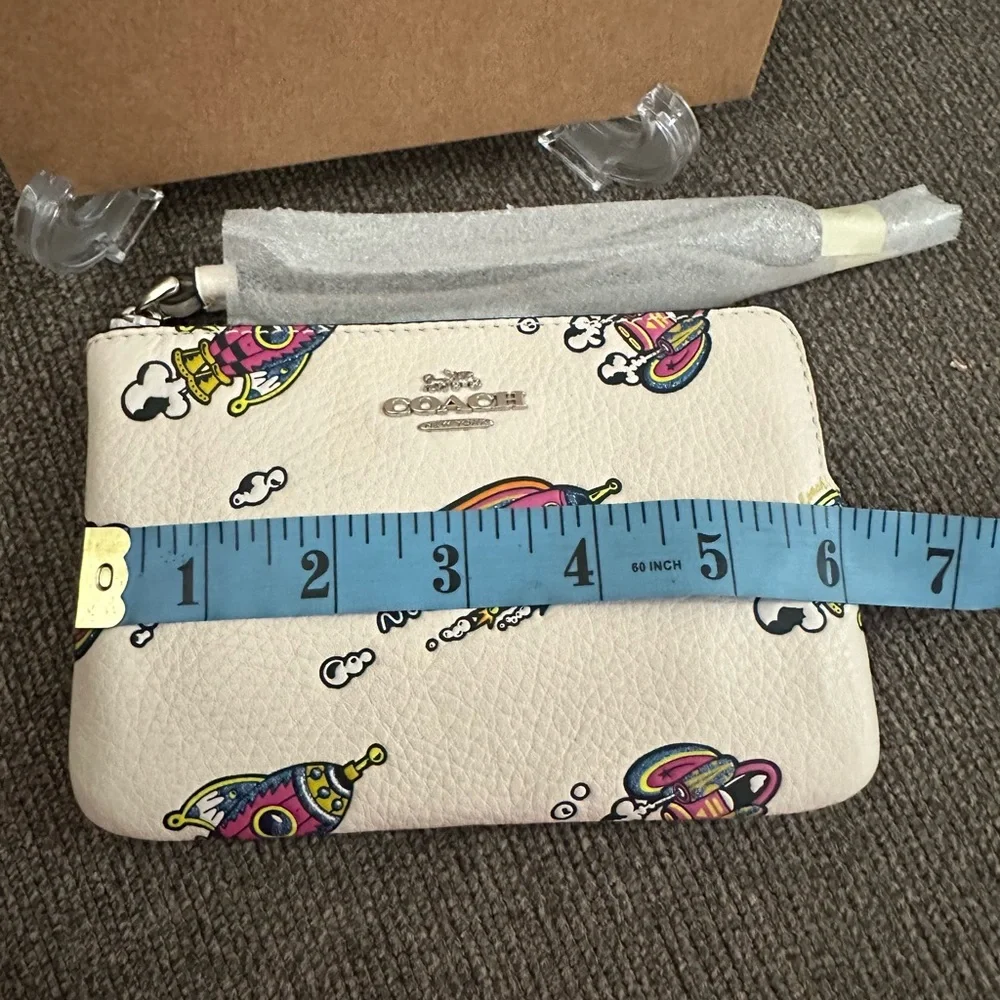Coach rocket zip wristlet nwt in package comes with gift box - Picture 3 of 7